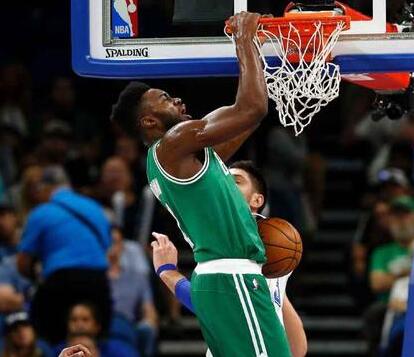 球被解围 球被解围